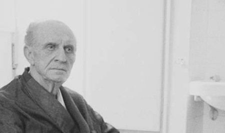 Ο Γεώργιος Παπανδρέου (1888-1968) ήταν Έλληνας νομικός και πολιτικός, γνωστός ως Πρωθυπουργός και Νομάρχης Λέσβου. Σπούδασε Νομική και Πολιτικές Επιστήμες στην Αθήνα και στο Βερολίνο. Έχασε τη ζωή του στις φυλακές Αβέρωφ λόγω αποπειρών δολοφονίας και συμμ